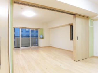 玄関を広々とした自転車も置ける開放的な空間に 渋谷区I様邸 玄関を広々とした自転車も置ける開放的な空間に 渋谷区I様邸